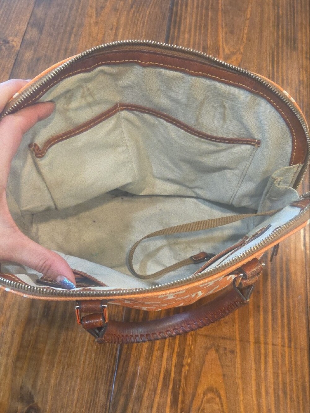 Dooney & Bourke Orange and White TENNESSEE Logo Satchel with Brown Trim - Picture 4 of 9